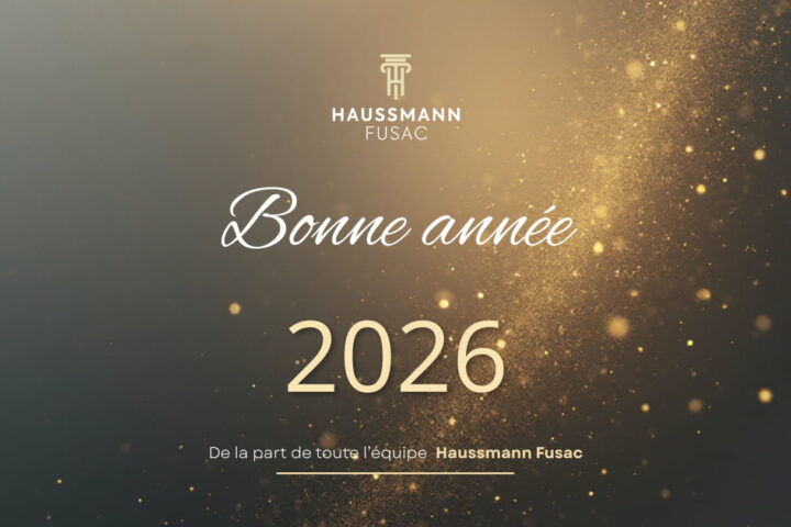 Carte de vœux Haussmann Fusac 2026 avec message "Bonne année" sur fond doré scintillant, logo en haut et signature de l’équipe en bas.